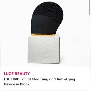 Facial Anti-aging Silicone Exfoliating Massager